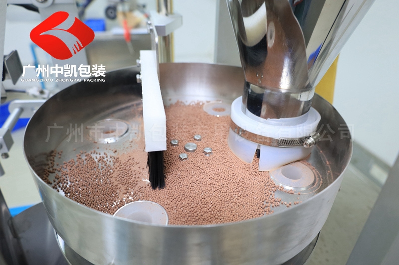 超聲波長(zhǎng)條干燥劑包裝機(jī)2.jpg