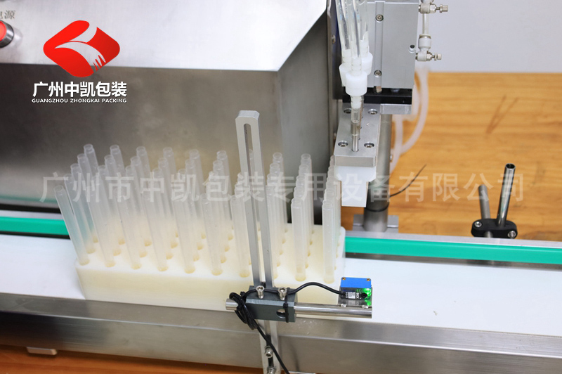 臺面小型液體膏體灌裝機(jī)13.jpg